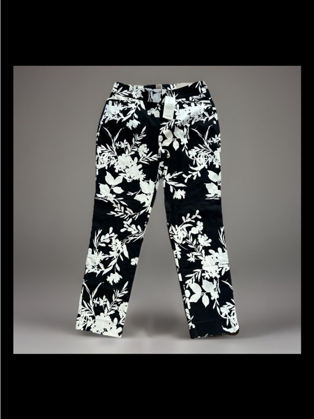 CHICO'S  Brigitte Bloom Floral Ankle Size 1 Black White NWT New Pockets Size 8